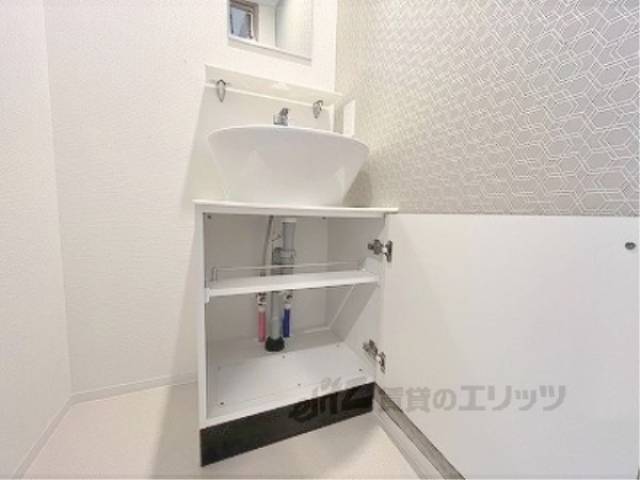 洗面所　洗面台下部収納