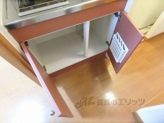 収納　キッチン台下
