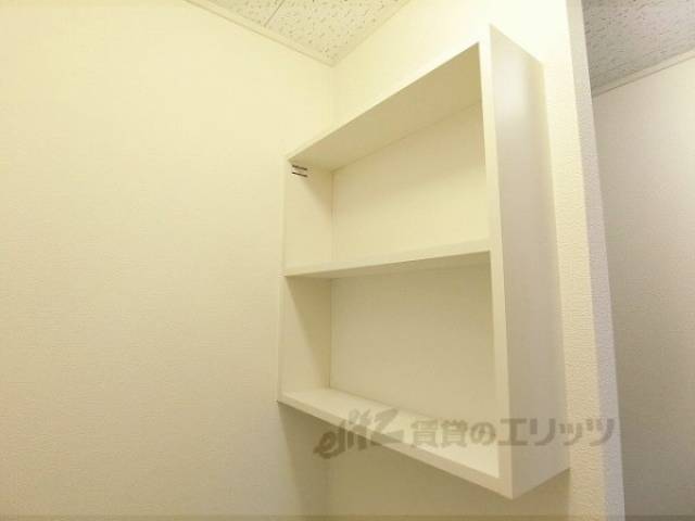 収納　洗濯機上