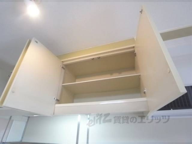 収納　キッチン上段