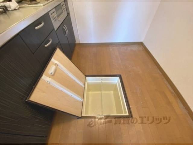 キッチン　床下収納