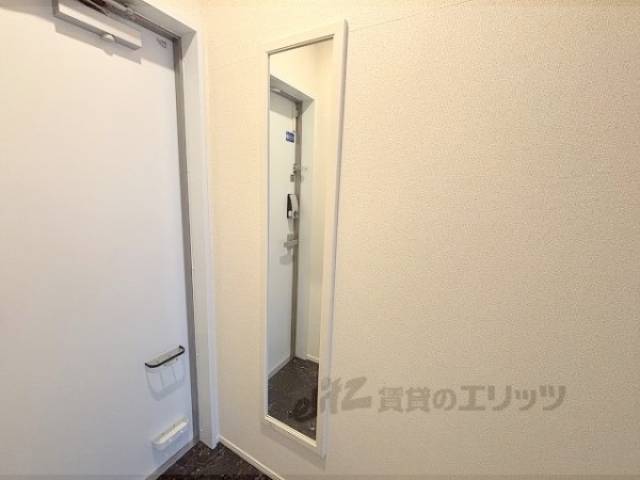 玄関　鏡