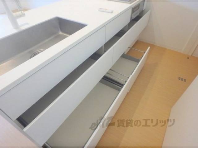 キッチン　収納下部