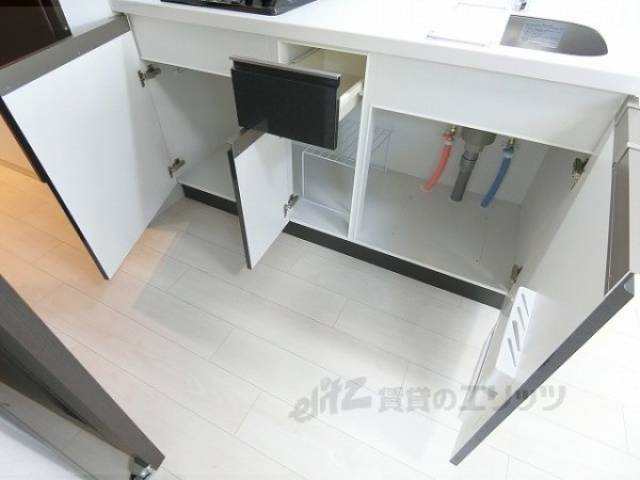 収納　キッチン台下