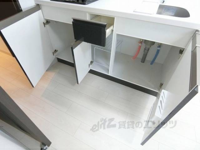 収納　キッチン台下