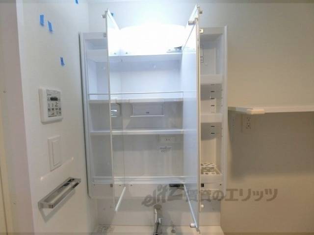 収納　洗面台上