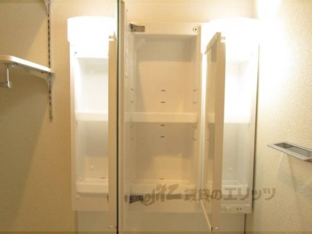 収納　洗面台上部