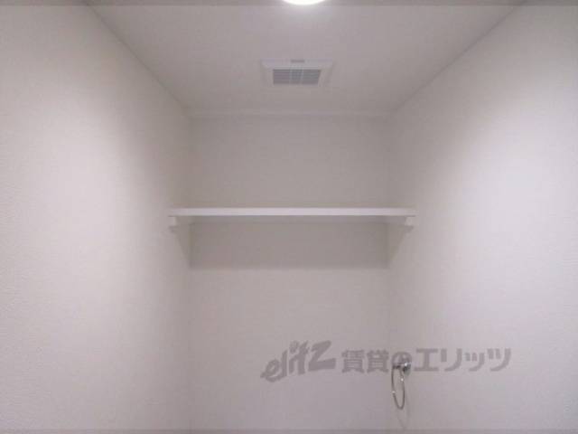 トイレ　トイレ上収納