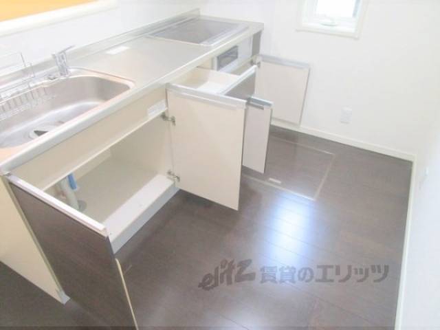 キッチン　収納下部