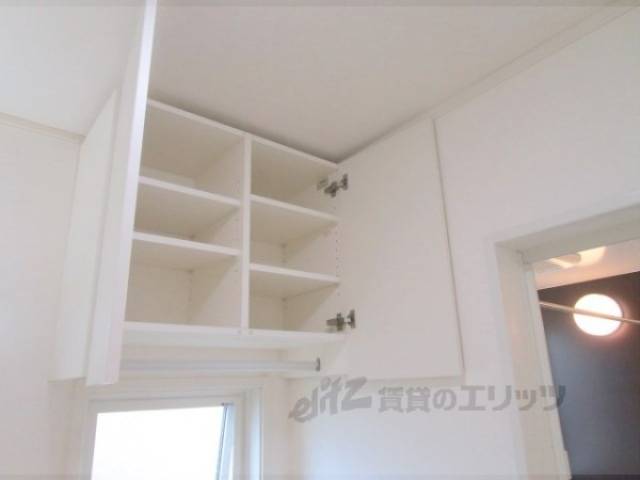 洗濯機置場　収納上部