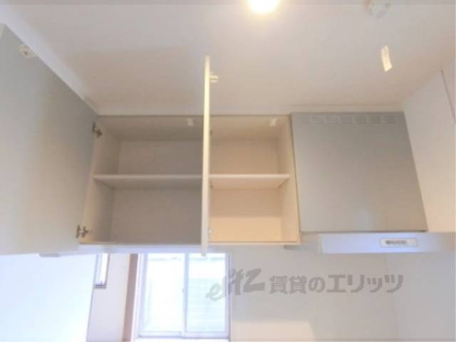 キッチン　上部収納棚