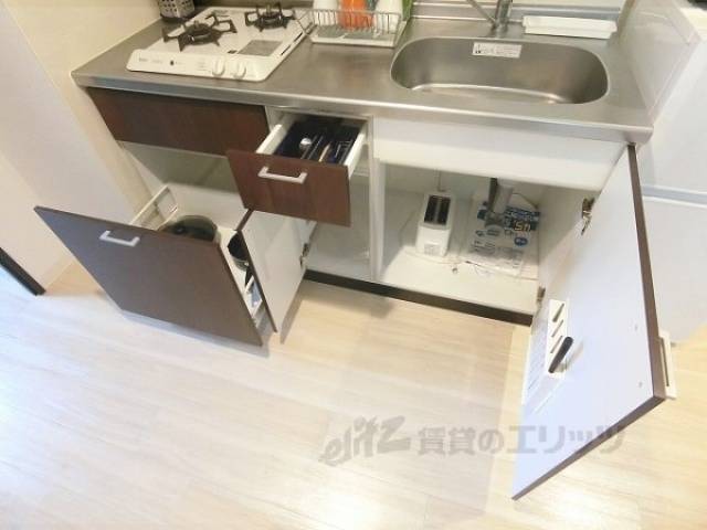 収納　キッチン台下