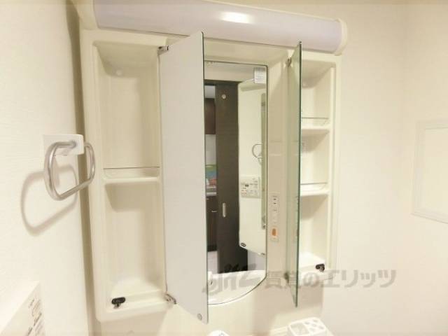 収納　洗面台上