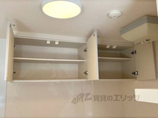 キッチン　上部収納