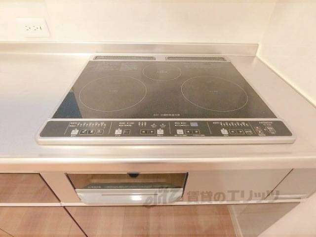 キッチン　3口コンロ