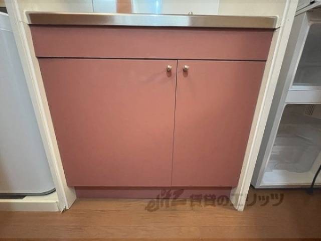 収納　キッチン台下