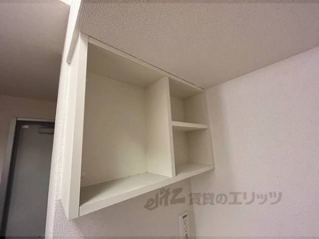 収納　洗濯機上