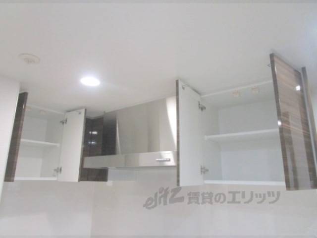キッチン　上段収納
