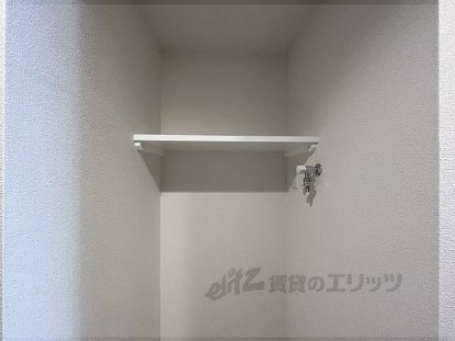 収納　洗濯機上
