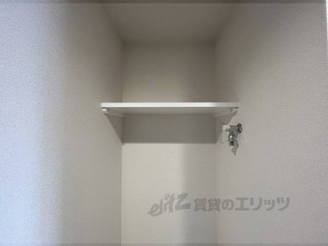 収納　洗濯機上