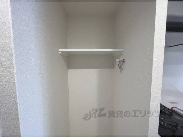 収納　洗濯機上