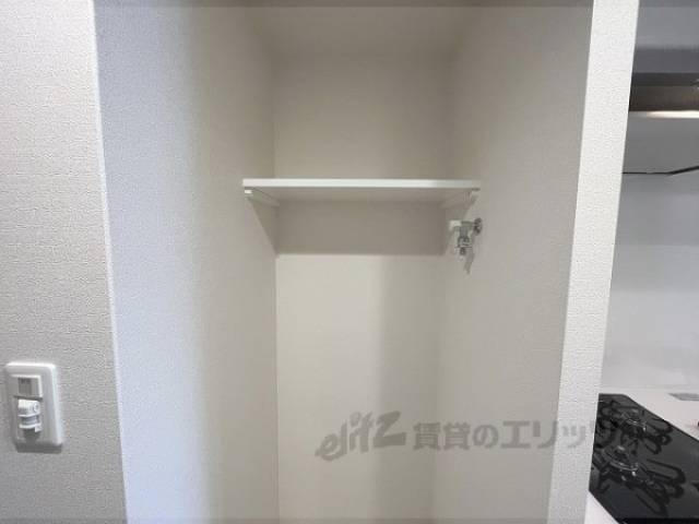 収納　洗濯機上