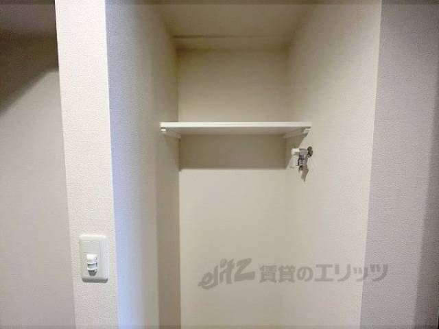 収納　洗濯機上