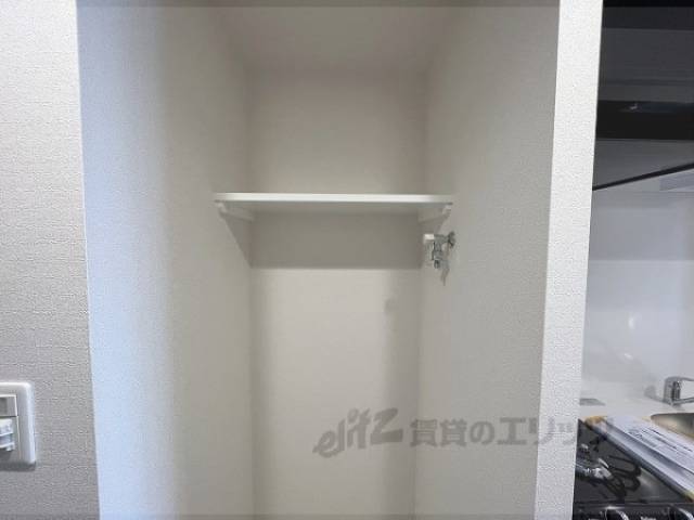 収納　洗濯機上