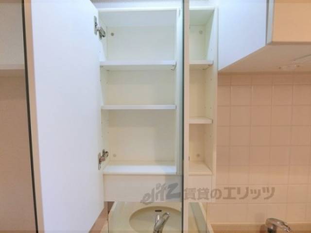 洗面所　上部収納