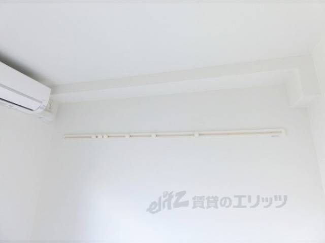 洋室　ハンガー掛け