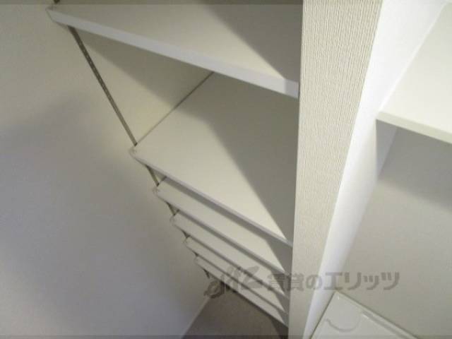 洗濯機置場　収納棚