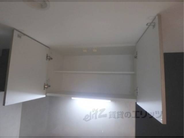 キッチン　上部収納