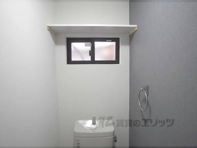 トイレ　トイレ上収納