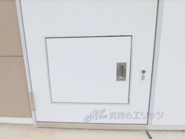 玄関ドア宅配ボックス