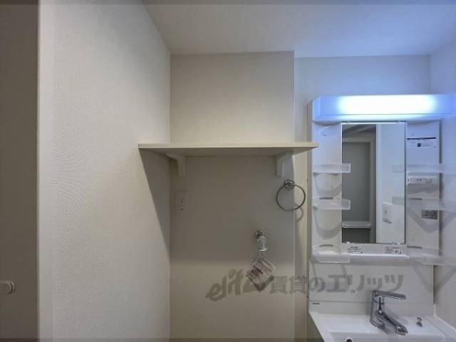 収納　洗濯機上