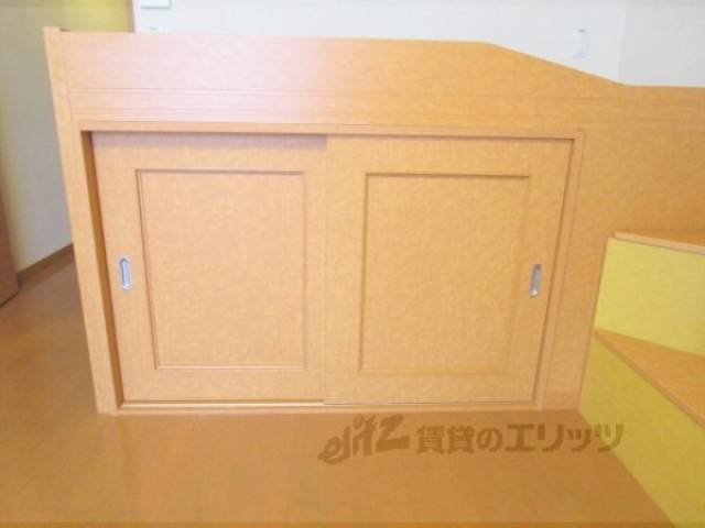寝具下収納