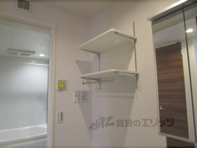 洗濯機置場　上部棚