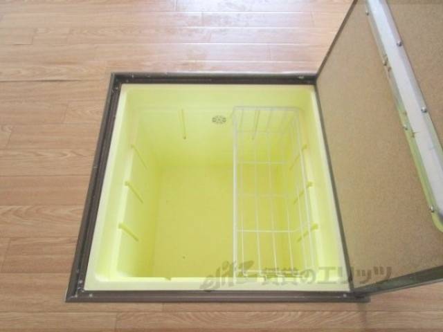 キッチン　床下収納