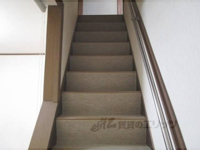 階段　2階から3階への階段です。
