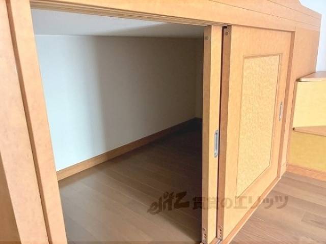 収納　ベッド下