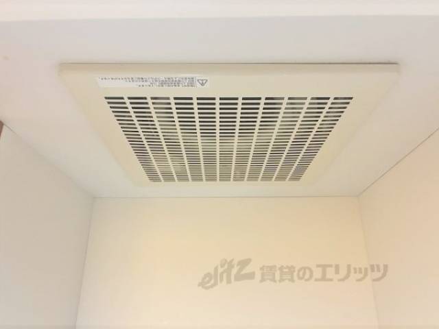 冷蔵庫置場　換気扇