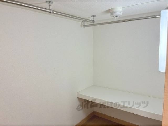 収納　洋室ベッド下