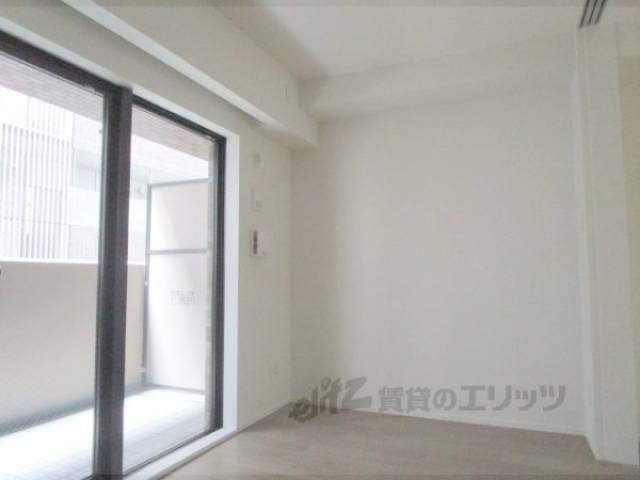 洋室　キッチン横