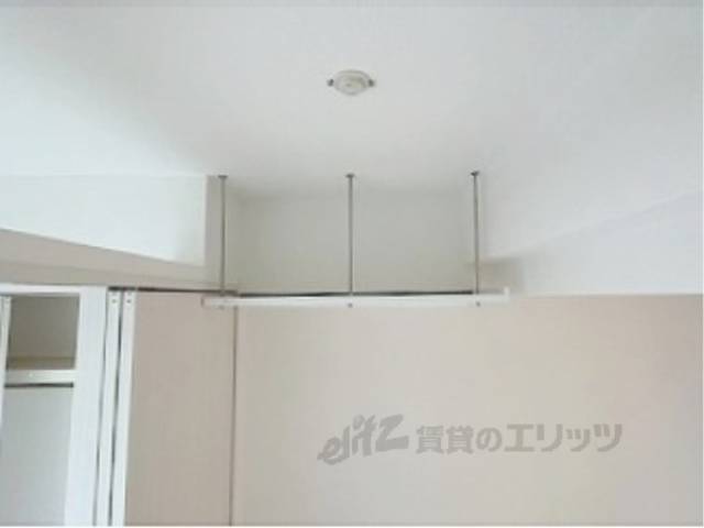 リビング　吊り下げ棚