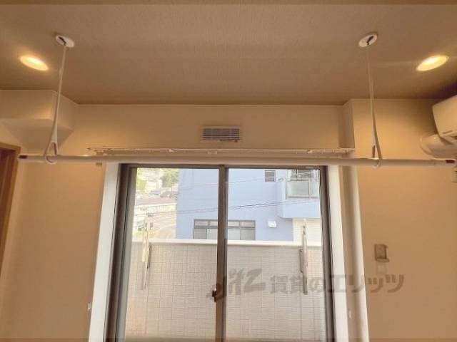 収納　吊り物干し
