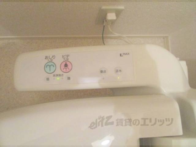 トイレ　温水洗浄便座