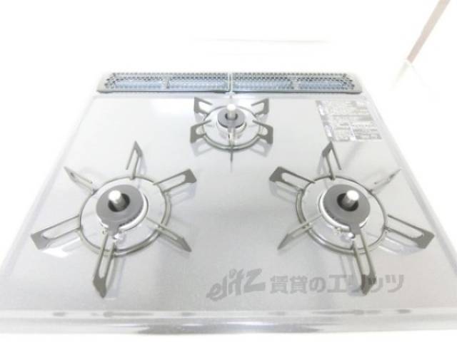 キッチン　3口コンロ