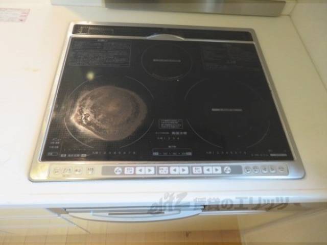 キッチン　3口IHコンロ