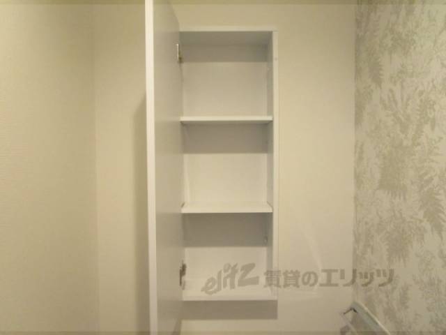 トイレ　トイレ上収納