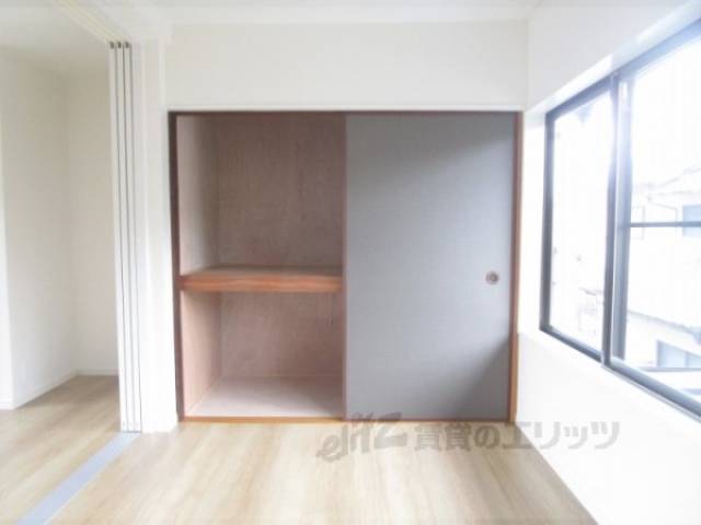 収納　洋室4.8帖の収納です。